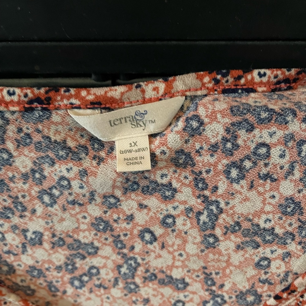 Business casual floral pattern maternity shirt